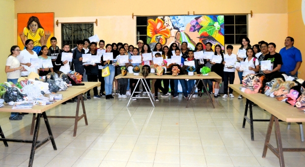 Promotores de Cultura de Paz del municipio de Estel&iacute;  reciben reconocimiento por su participaci&oacute;n en el proyecto "Arte y Paz" fase 2