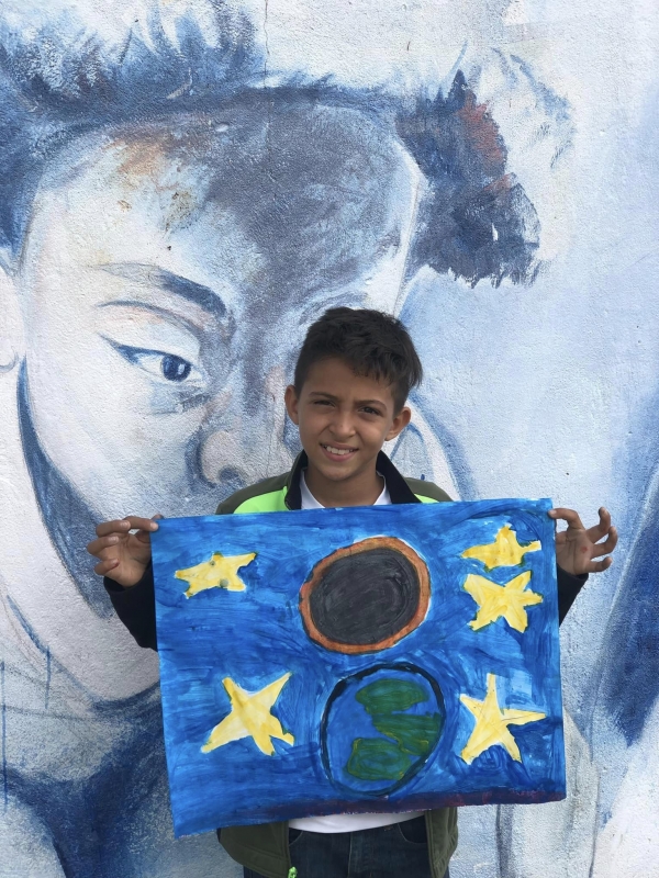 Ni&ntilde;as y ni&ntilde;os pintan su perspectiva del eclipse