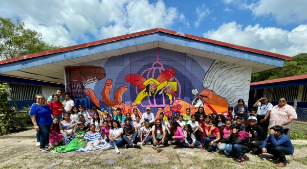Mural &ldquo;Las Alas Hacia Nuestras Metas&rdquo;