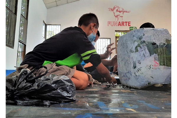 J&oacute;venes promueven la &ldquo;Paz&rdquo; desde el Arte
